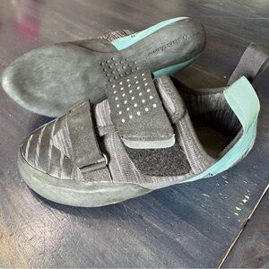 Black Diamond Climbing Shoes in Black and Blue